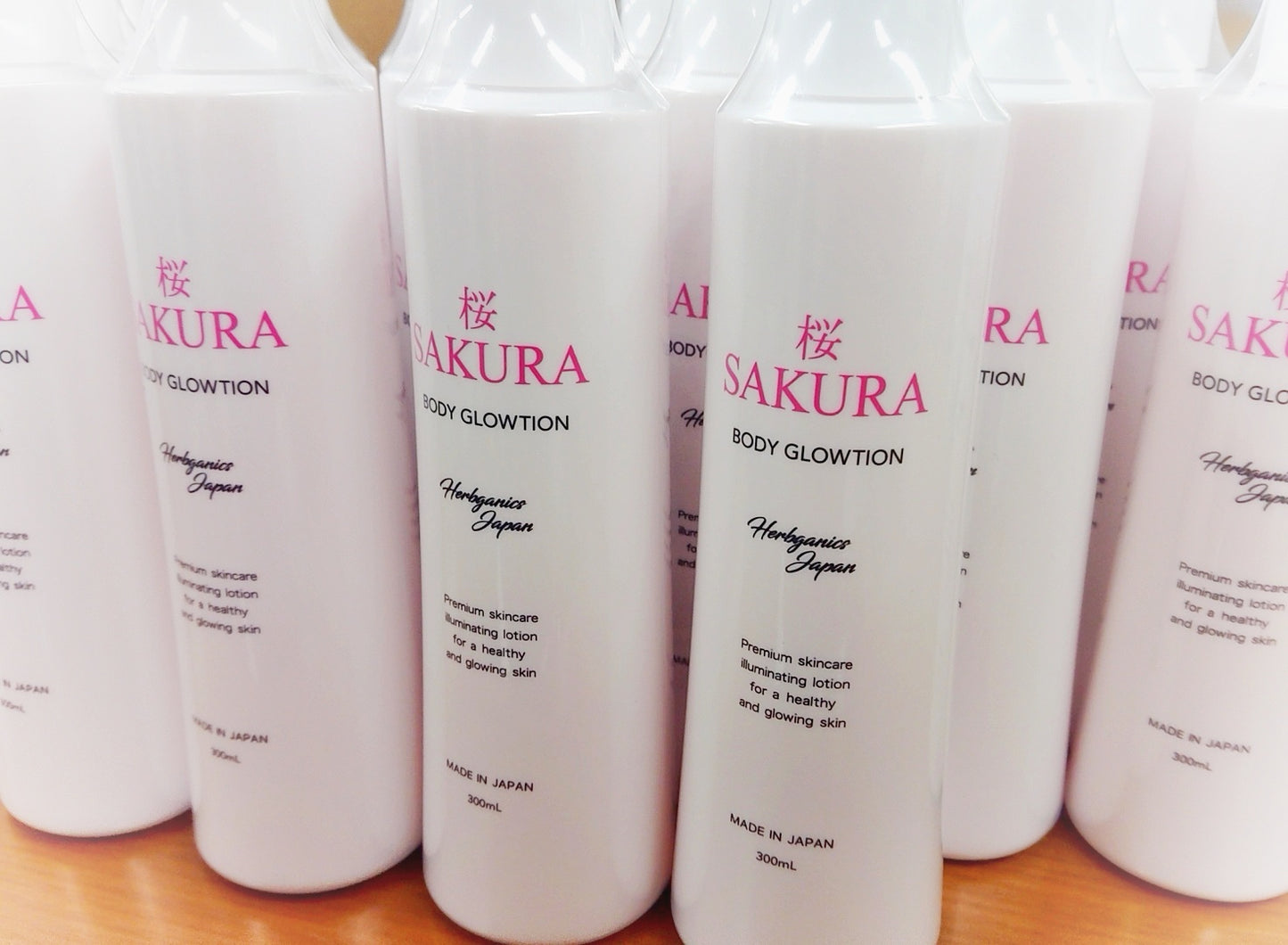 【Herbganicsjapan】日本製 SAKURA 桜 - Body Glowtion - 300ml /スクワラン ヒアルロン酸 プラセンタ コラーゲン アロマミルク